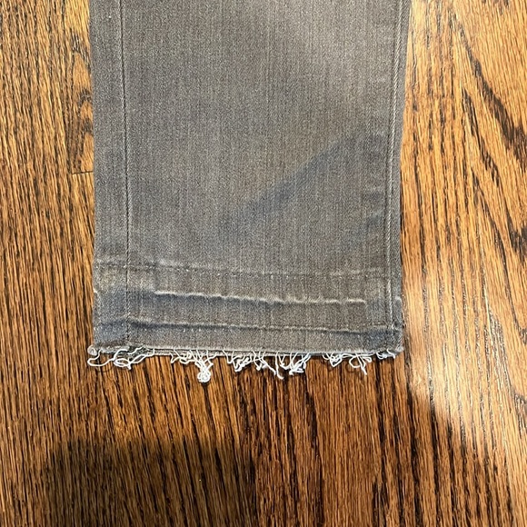 J Brand grey skinny jean - Picture 2 of 5